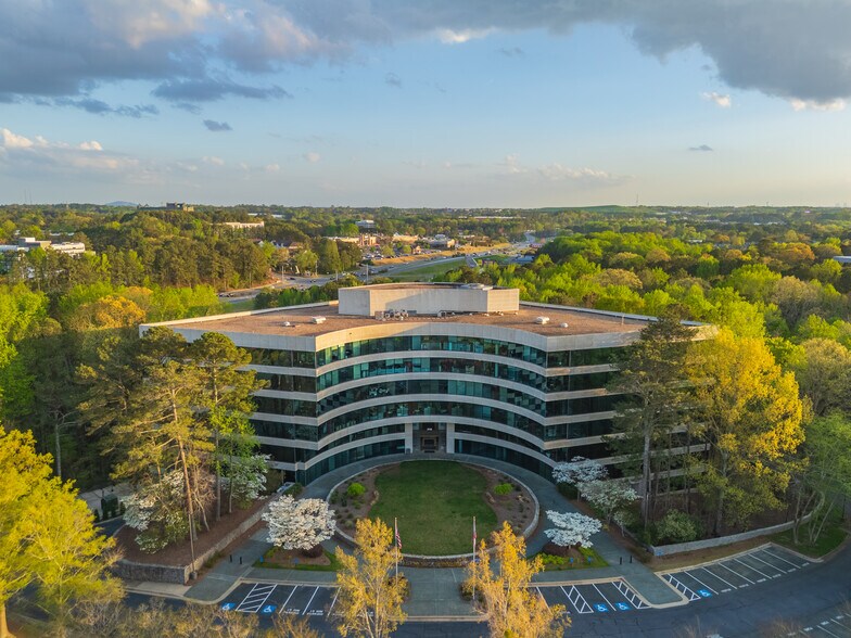 3500 Parkway Ln, Peachtree Corners, GA à vendre - Photo du bâtiment - Image 2 de 21