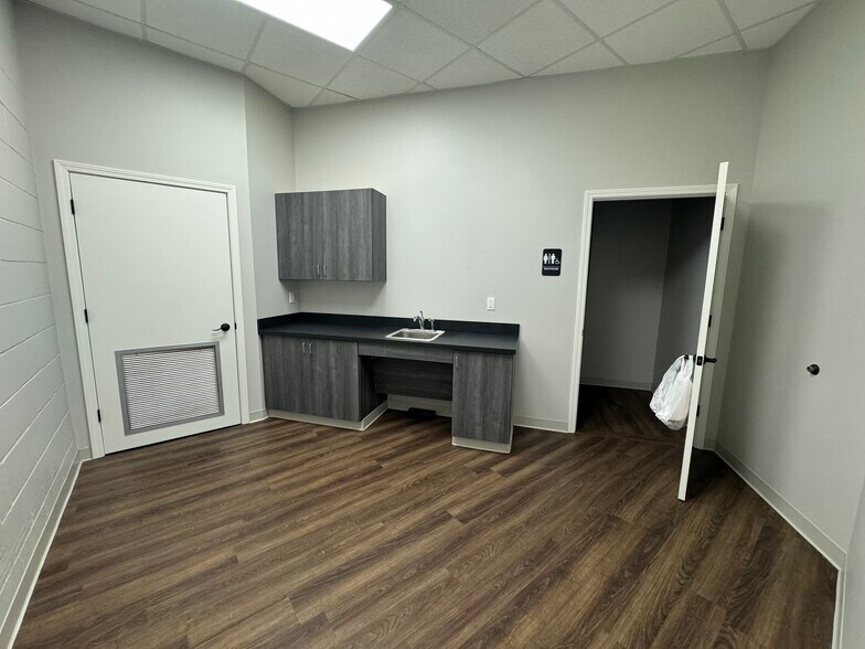 249 N College Rd, Lafayette, LA à louer - Photo du bâtiment - Image 2 de 8