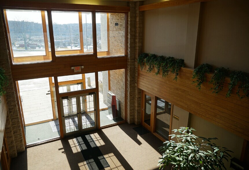 1195 Washington Pike, Bridgeville, PA à louer - Hall d’entrée - Image 2 de 8