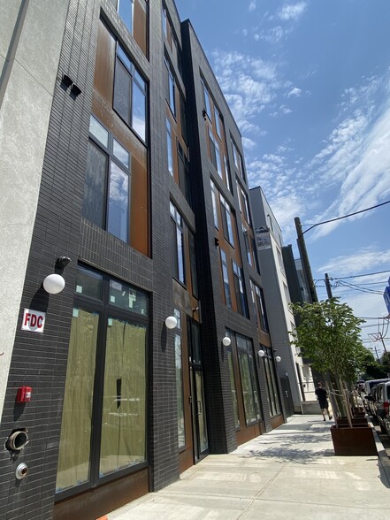 2370 Jasper St, Philadelphia, PA for lease - Building Photo - Image 1 of 9