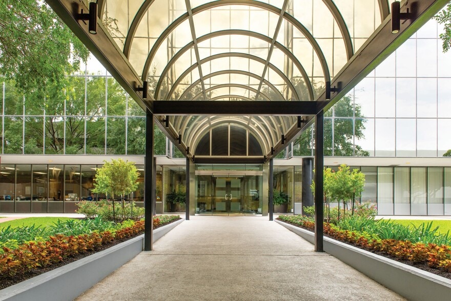 13430 Northwest Fwy, Houston, TX for lease - Building Photo - Image 3 of 26