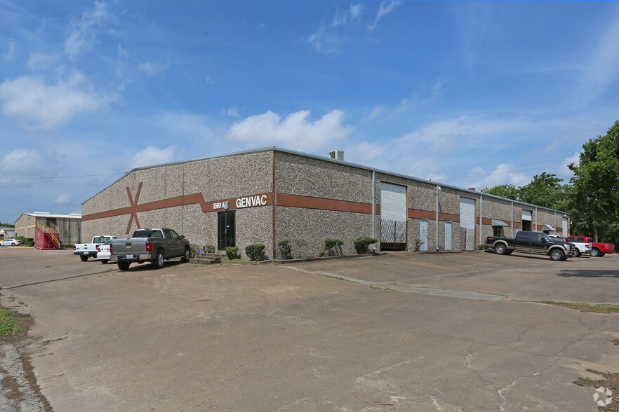 1560 Industrial Dr, Missouri City, TX for lease - Building Photo - Image 2 of 10