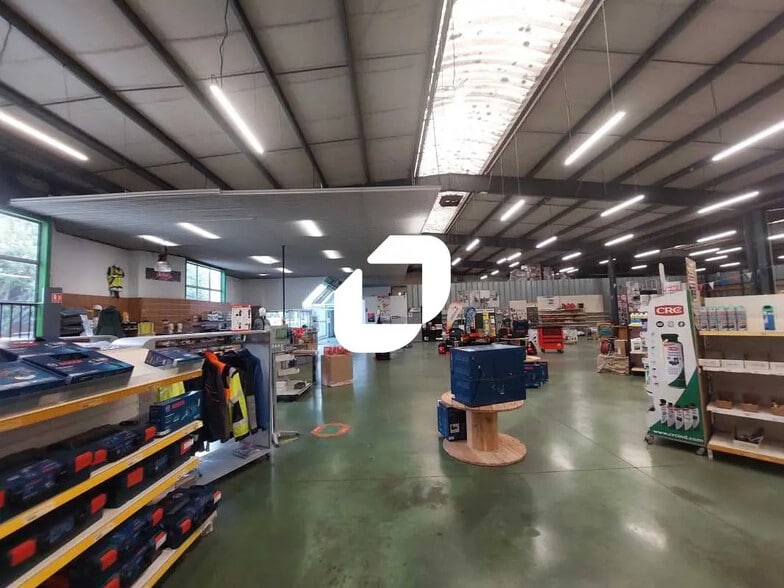 Office in Trappes for lease - Interior Photo - Image 2 of 9