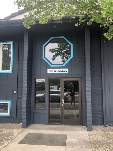 705 S Wells Ave, Reno, NV à louer - Photo du bâtiment - Image 3 de 7