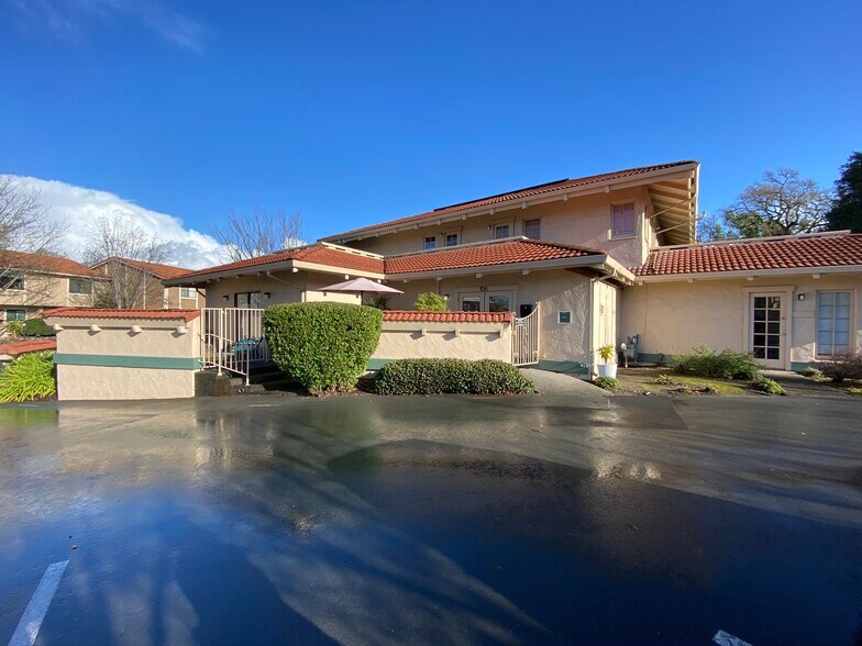 2500 Vallejo St, Santa Rosa, CA à louer - Photo du bâtiment - Image 3 de 8