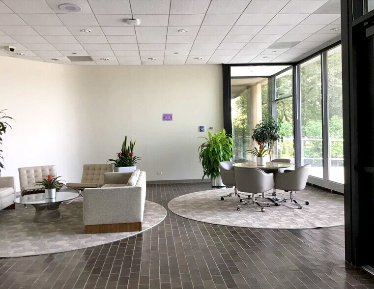 32650 N Wilson Rd, Round Lake, IL à louer - Photo intérieure - Image 2 de 9