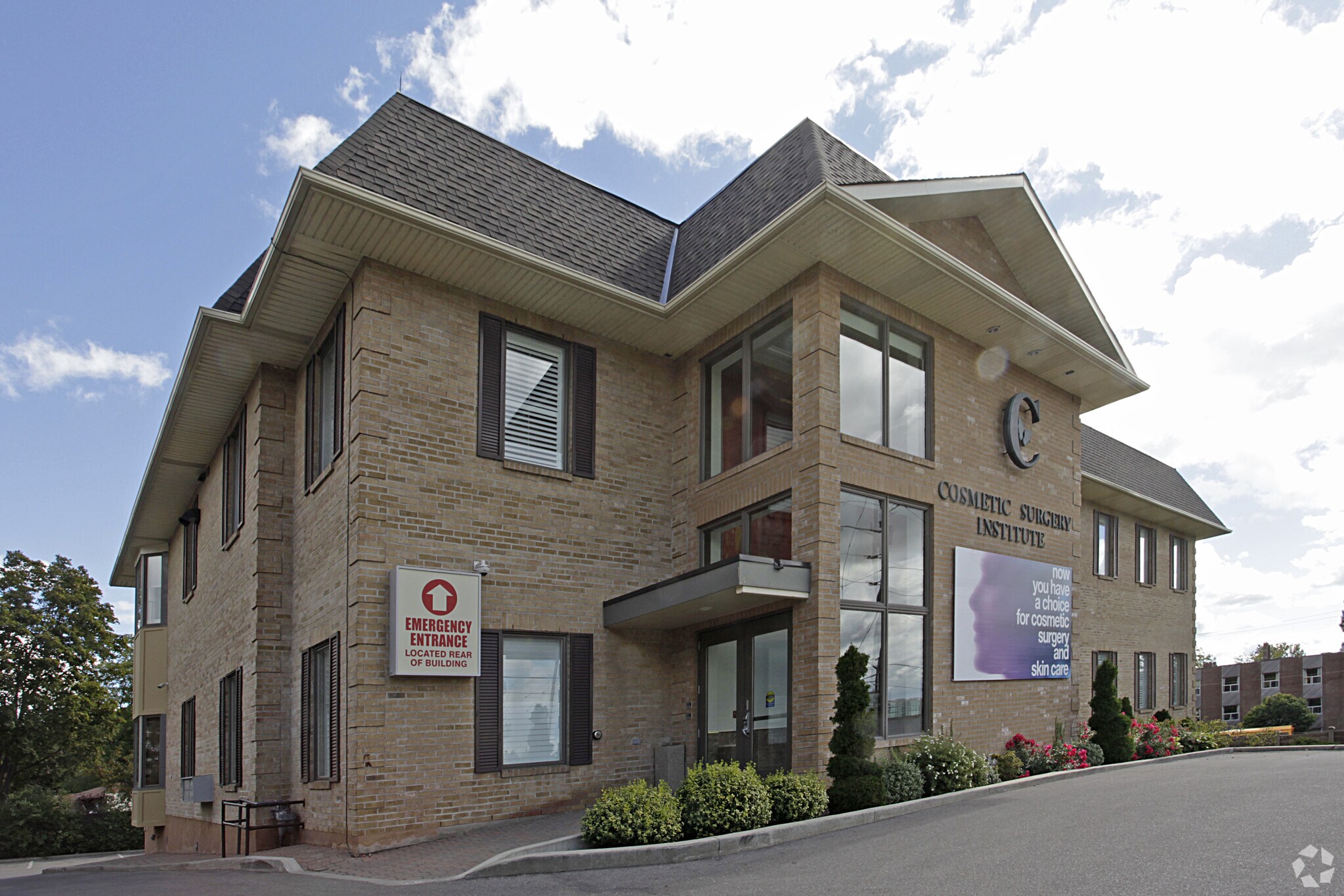 9955 Yonge St, Richmond Hill, ON à vendre Photo principale- Image 1 de 1