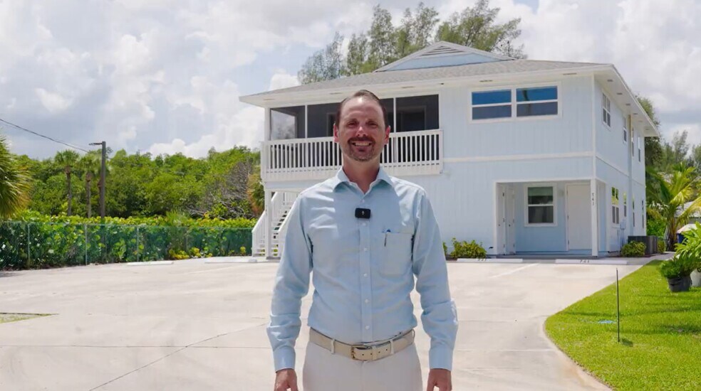 741 Hernando St, Fort Pierce, FL à vendre - Vidéo sur l’inscription commerciale - Image 2 de 37