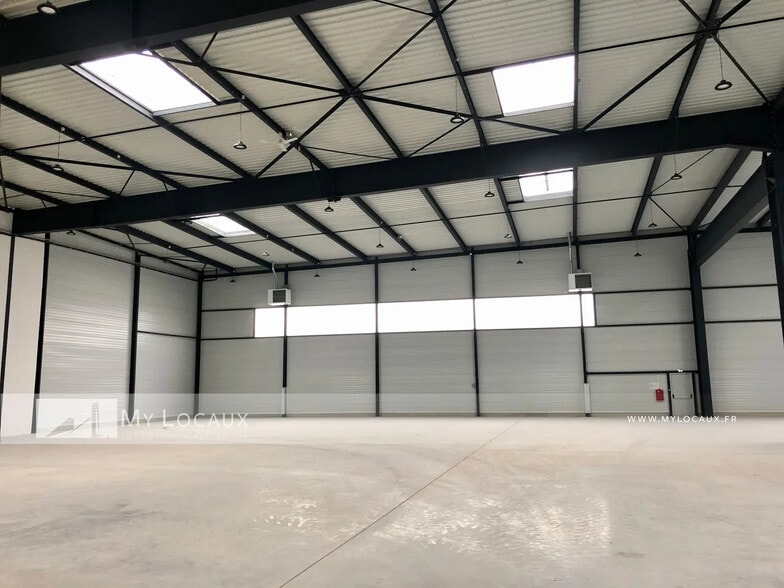 Rue Du Commandant Rolland, Le Bourget à louer - Photo intérieure - Image 3 de 9