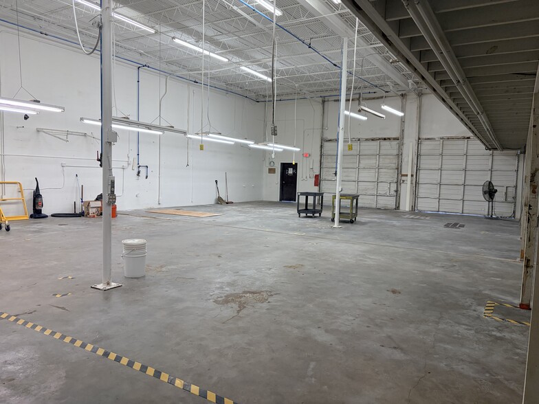 798 Clearlake Rd, Cocoa, FL for lease - Interior Photo - Image 2 of 12