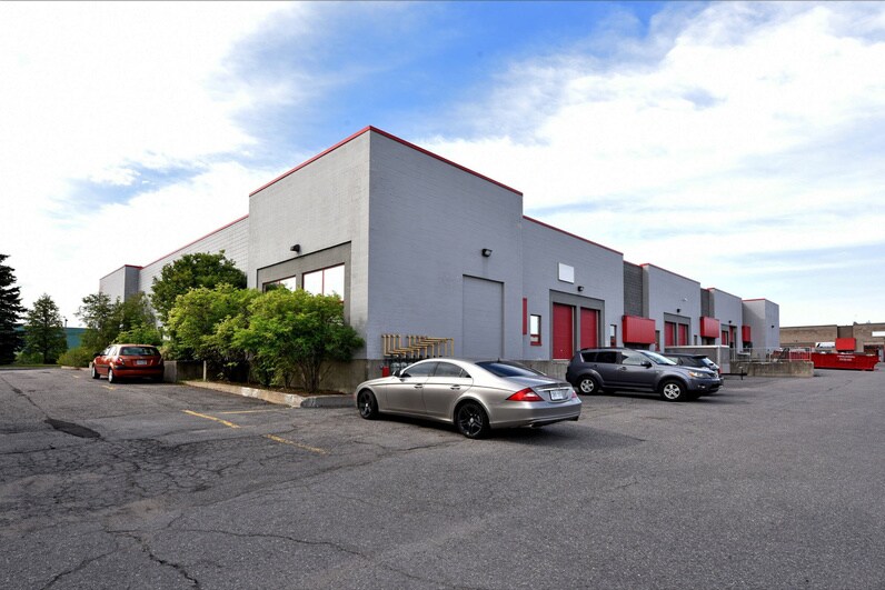 2415 Stevenage Dr, Ottawa, ON à louer - Photo du bâtiment - Image 2 de 3