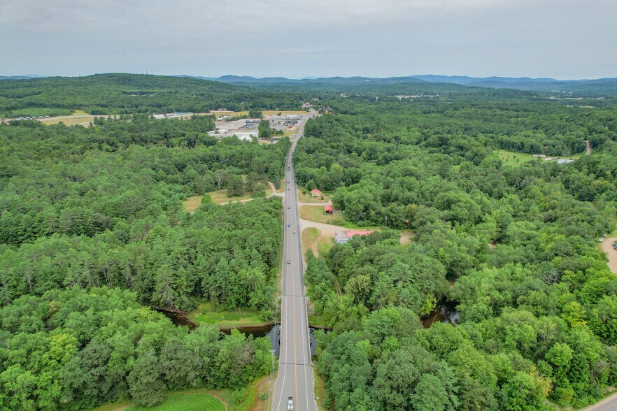 1487 Main Street, Oxford, ME à vendre - Photo du bâtiment - Image 2 de 23