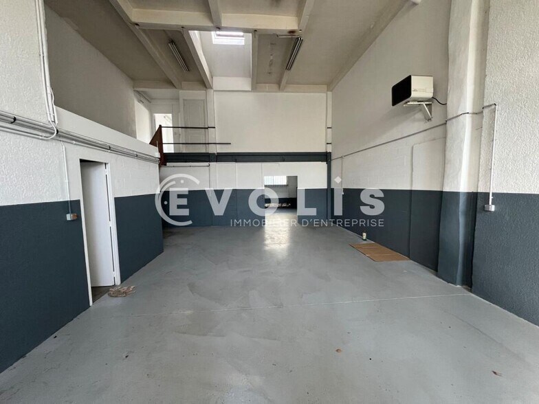 Flex dans Combs-la-Ville à louer - Photo du bâtiment - Image 2 de 10