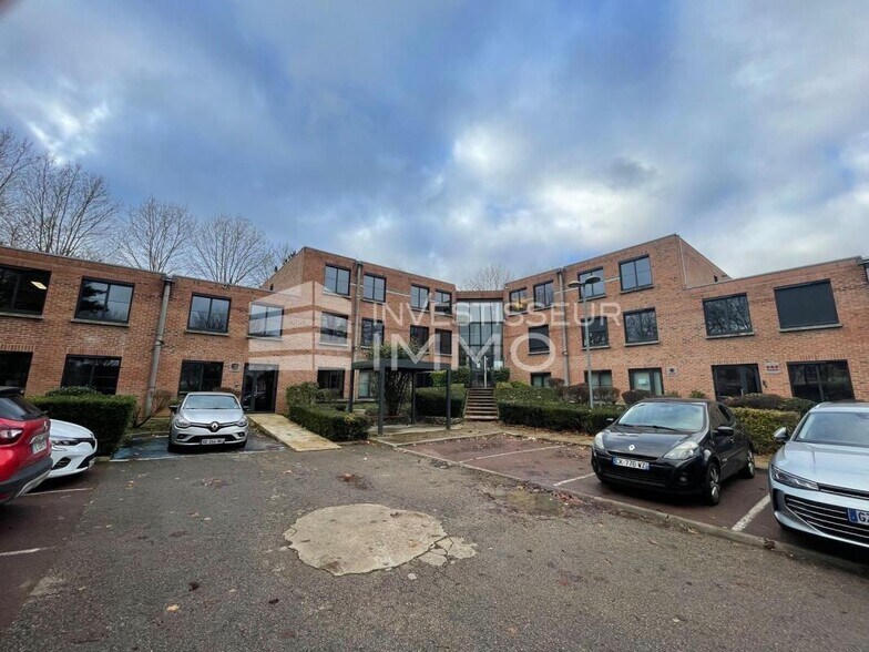 Office in Lognes for lease - Building Photo - Image 2 of 6