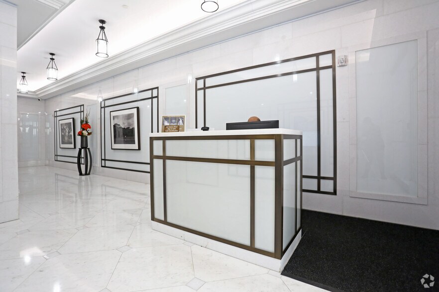 145 E 57th St, New York, NY à louer - Hall d’entrée - Image 2 de 4