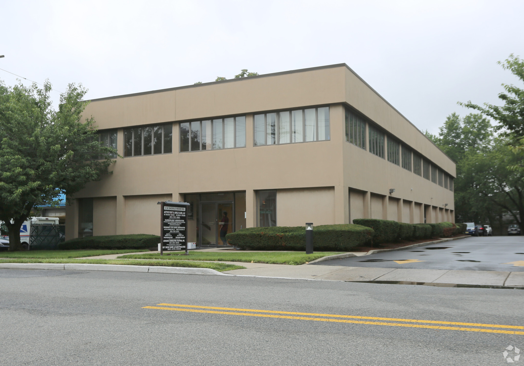 4-14 Saddle River Rd, Fair Lawn, NJ for lease Building Photo- Image 1 of 6