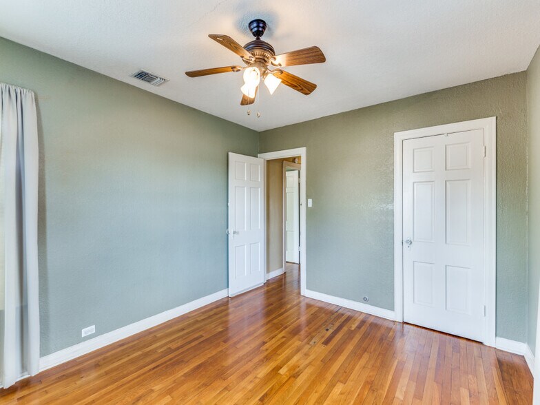 206 Sherwood Dr, San Antonio, TX à louer - Photo du bâtiment - Image 2 de 11