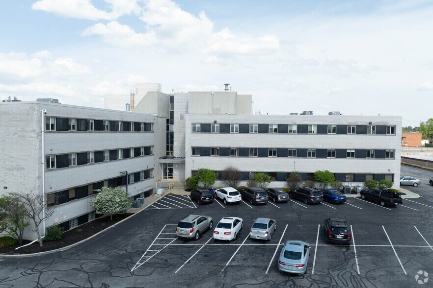 21100 Southgate Park Blvd, Maple Heights, OH à vendre - Photo du bâtiment - Image 2 de 5