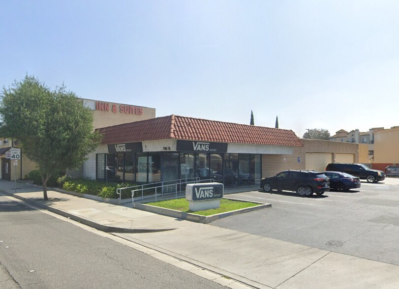11620 Imperial Hwy, Norwalk, CA à vendre - Photo du bâtiment - Image 2 de 3