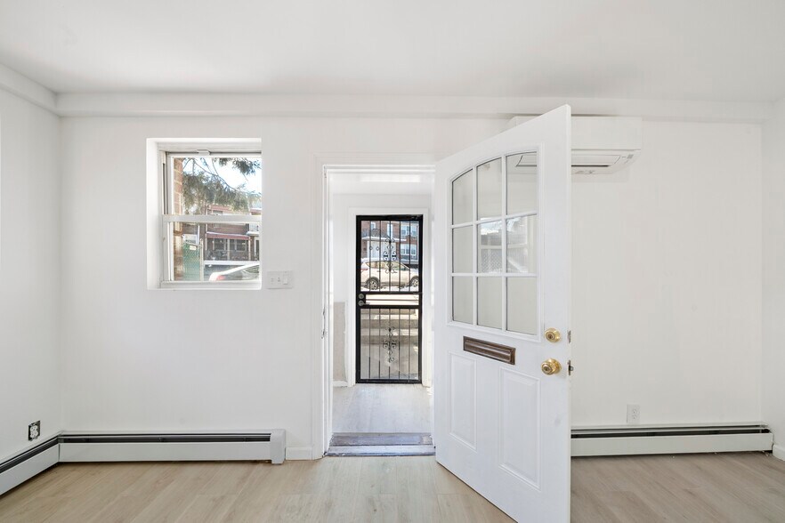 15009 89th St, Howard Beach, NY à louer - Photo du bâtiment - Image 2 de 10