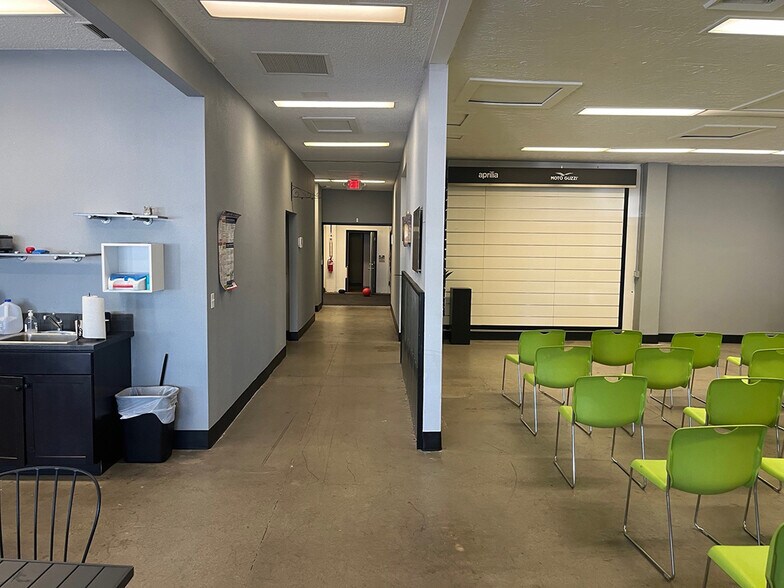 10534 NE Sandy Blvd, Portland, OR à louer - Photo du bâtiment - Image 3 de 7