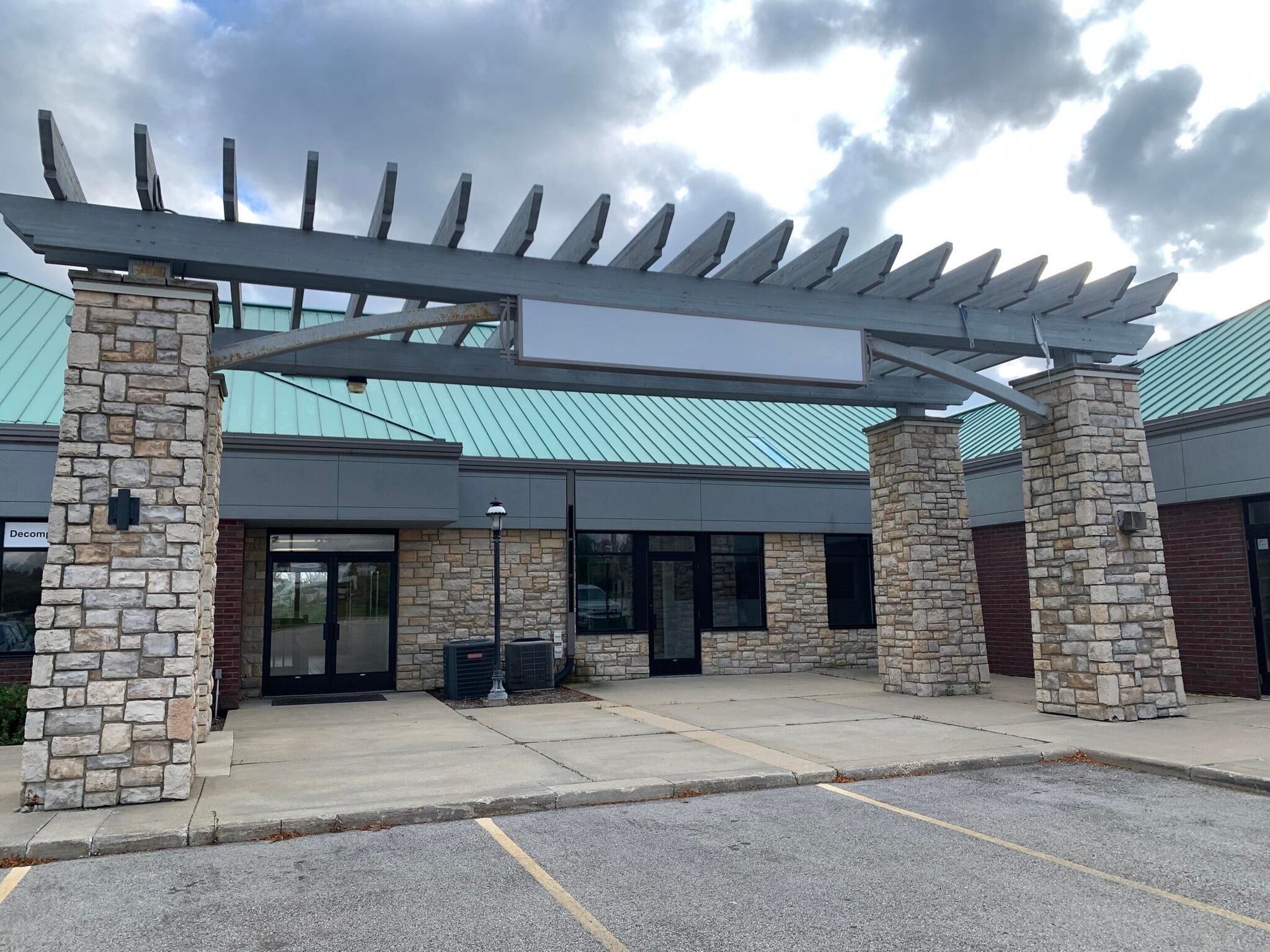 2347 Silvernail Rd, Pewaukee, WI for lease Building Photo- Image 1 of 29