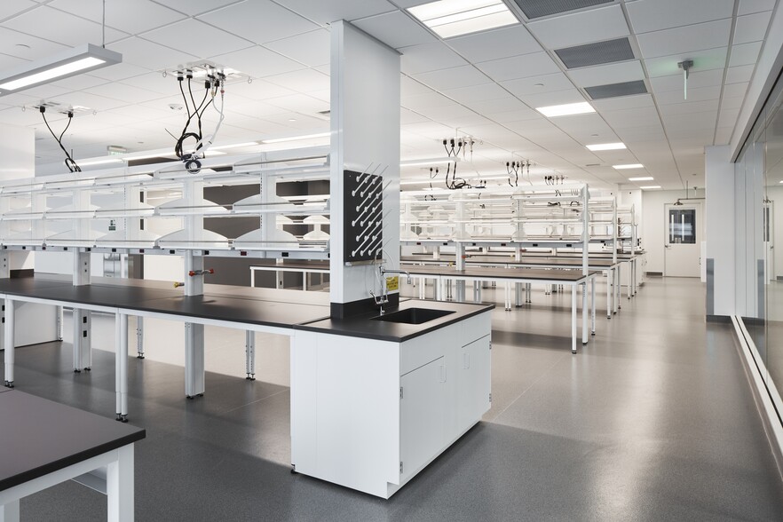 1930 Boren Ave, Seattle, WA for lease - Interior Photo - Image 2 of 9