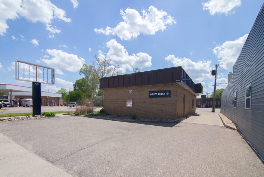 101 W Monroe St, Bangor, MI à vendre - Photo du bâtiment - Image 2 de 10