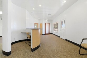 724 N Ben Maddox Way, Visalia, CA à louer Photo intérieure- Image 1 de 7