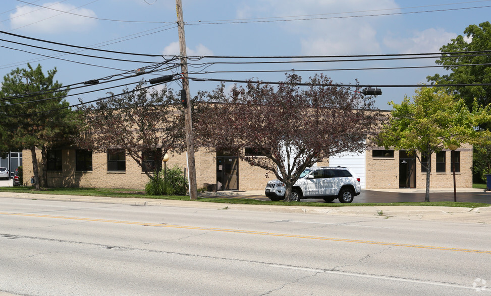 7720 Gross Point Rd, Skokie, IL for sale - Primary Photo - Image 1 of 1