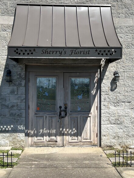 2104 Ruth St, Springfield, TN à vendre - Photo du bâtiment - Image 2 de 7