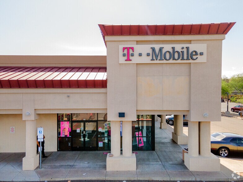 12228 N Cave Creek Rd, Phoenix, AZ à louer - Photo du bâtiment - Image 3 de 12