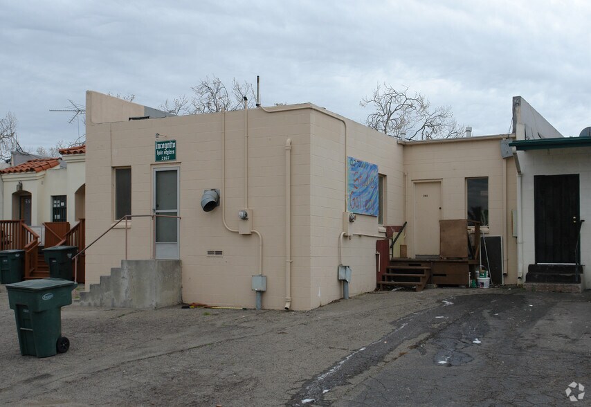 2165-2167 E Ventura Blvd, Camarillo, CA à louer - Photo du bâtiment - Image 2 de 5