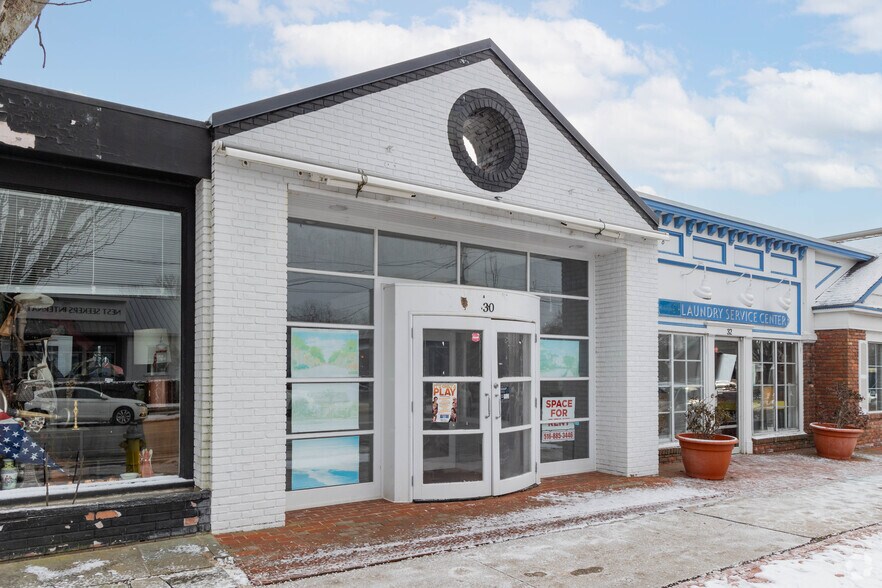 30 Nugent St, Southampton, NY à louer - Photo du bâtiment - Image 3 de 15