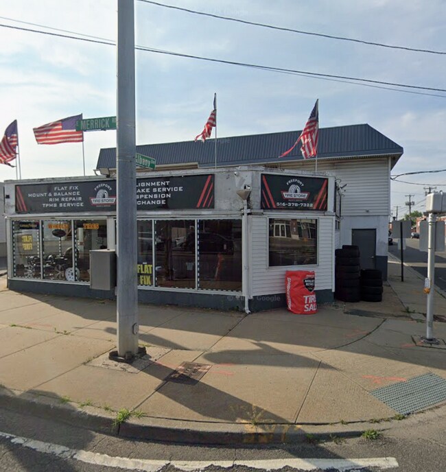 More details for 240 E Merrick Rd, Freeport, NY - Retail for Sale