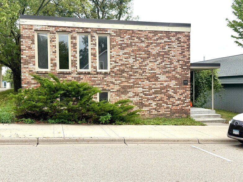 125 2nd St N, Delano, MN à vendre - Photo du bâtiment - Image 2 de 25