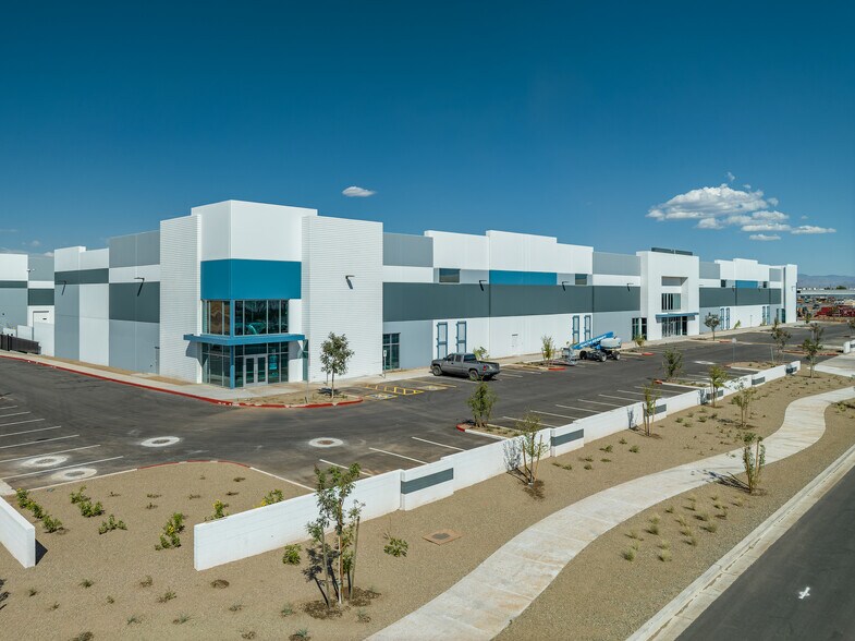 4521 E Warner Rd, Gilbert, AZ à louer - Photo du bâtiment - Image 2 de 5
