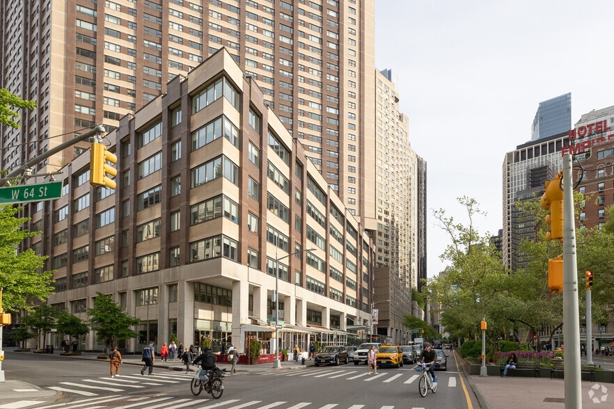 1900 Broadway, New York, NY for lease - Building Photo - Image 2 of 23