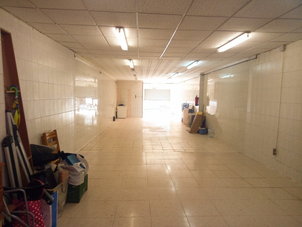 Carrer Florit, Sabadell, BAR 08208 - - - Interior Photo - Image 1 of 5