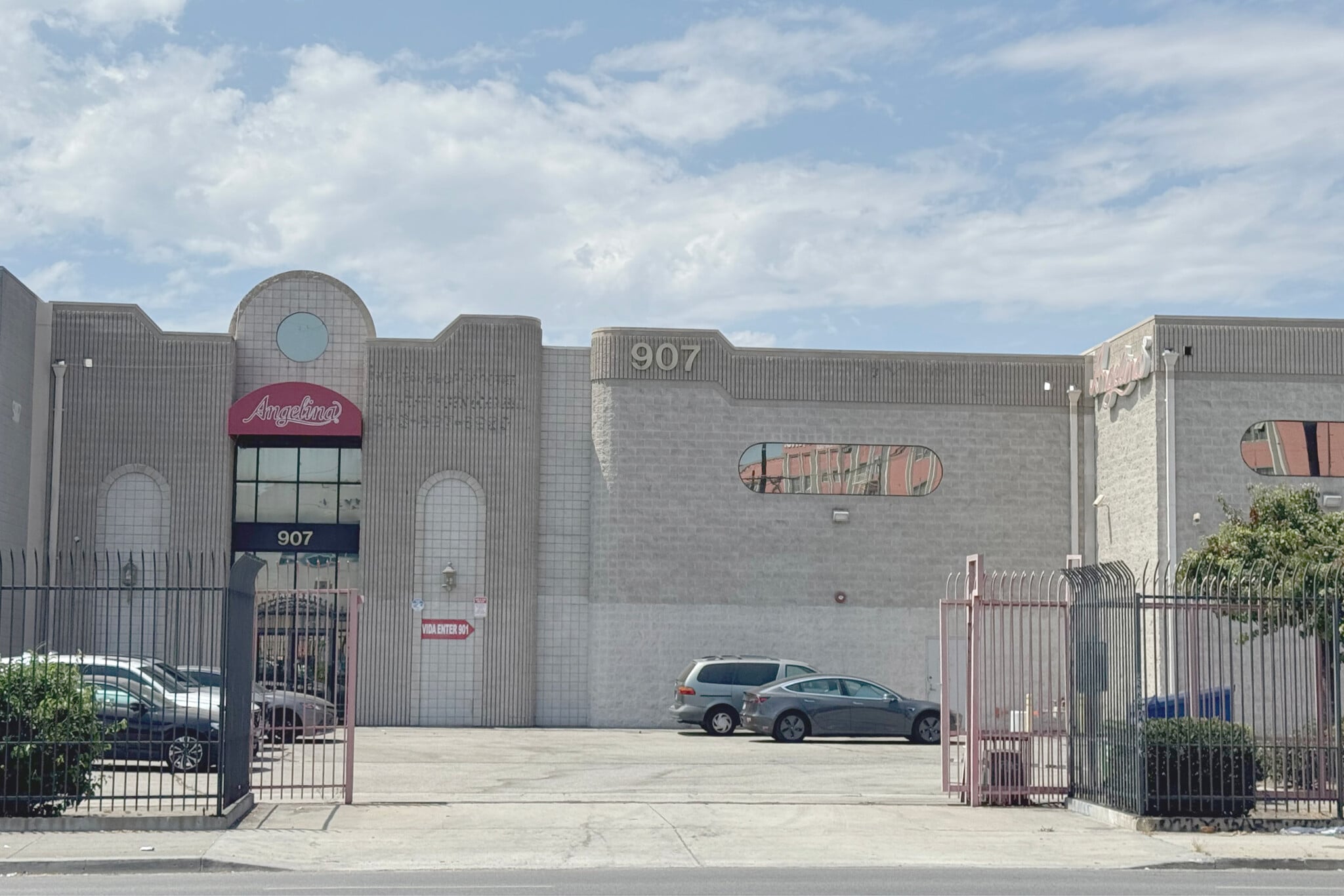 907 S Alameda St, Los Angeles, CA for lease Interior Photo- Image 1 of 1