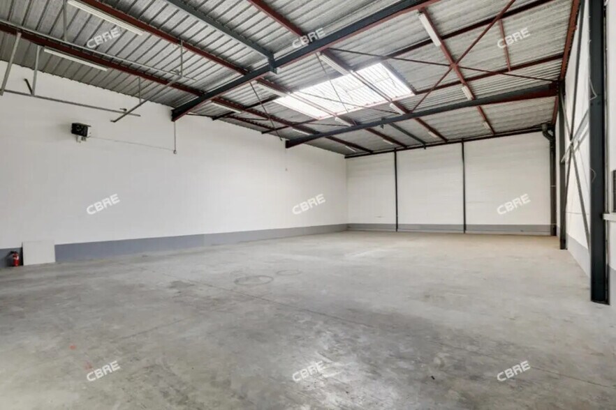 Office in Chilly-Mazarin for lease - Interior Photo - Image 2 of 11