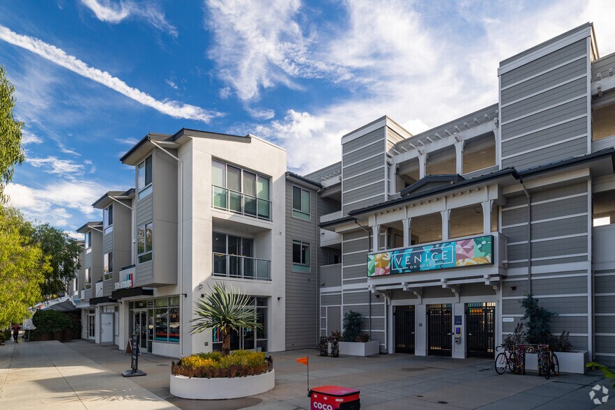 512 Rose Ave, Venice, CA à louer - Photo du bâtiment - Image 2 de 11