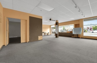 5651 Cowrie St, Sechelt, BC à vendre Photo du bâtiment- Image 1 de 3