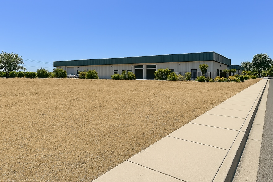 301 Kiernan Ave, Modesto, CA for sale - Building Photo - Image 3 of 13