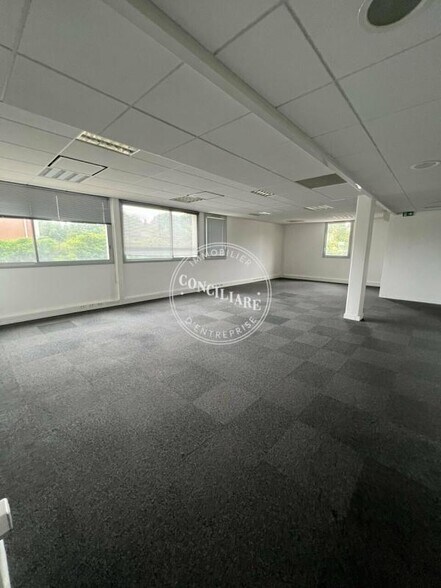 1 Place Auguste Albert, Toulouse for lease - Interior Photo - Image 2 of 10
