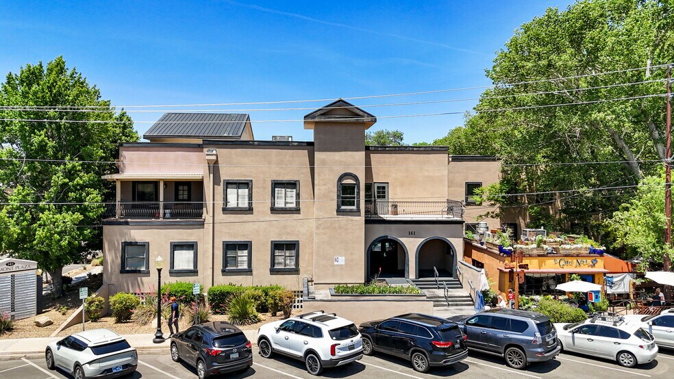 Freemont Plaza portfolio of 2 properties for sale on LoopNet.ca - Building Photo - Image 1 of 17