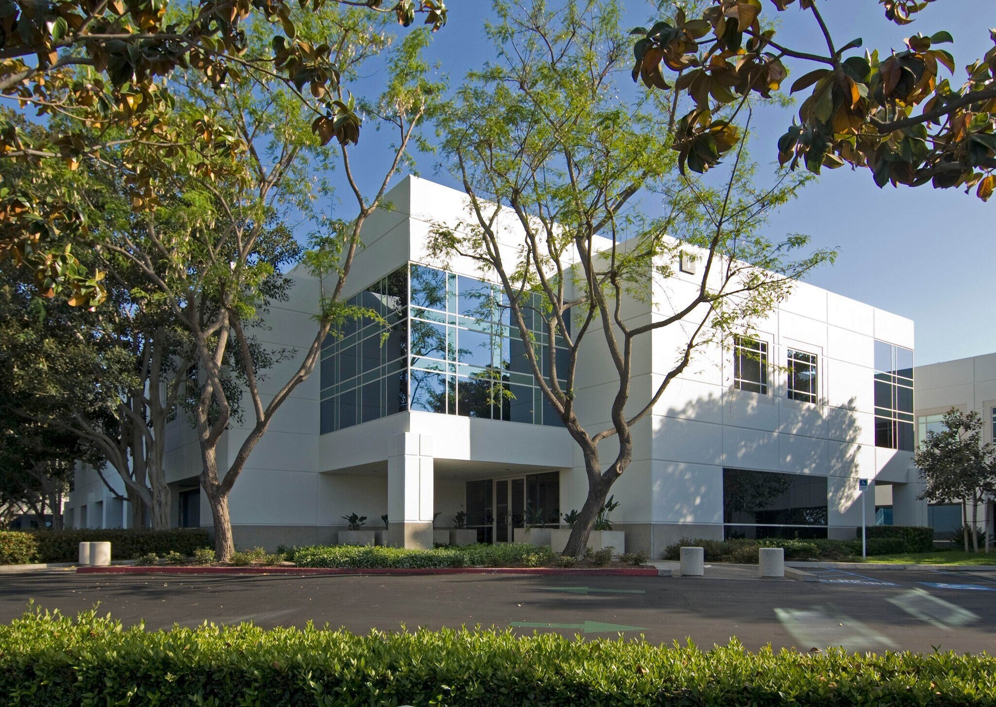 1 Technology Dr, Irvine, CA à louer Photo du bâtiment- Image 1 de 16