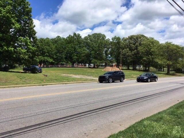 1121 Salisbury Rd, Statesville, NC à louer - Photo du bâtiment - Image 2 de 3