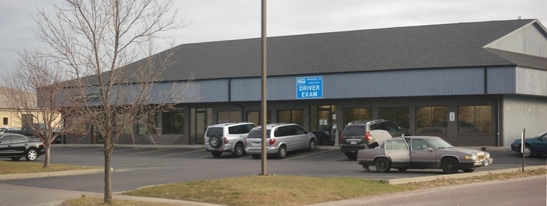 3710-3718 S Westport Ave, Sioux Falls, SD for lease - Building Photo - Image 2 of 7