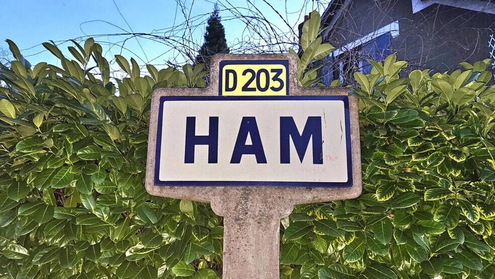 Local d'activités dans Cergy à vendre - Photo du bâtiment - Image 1 de 18